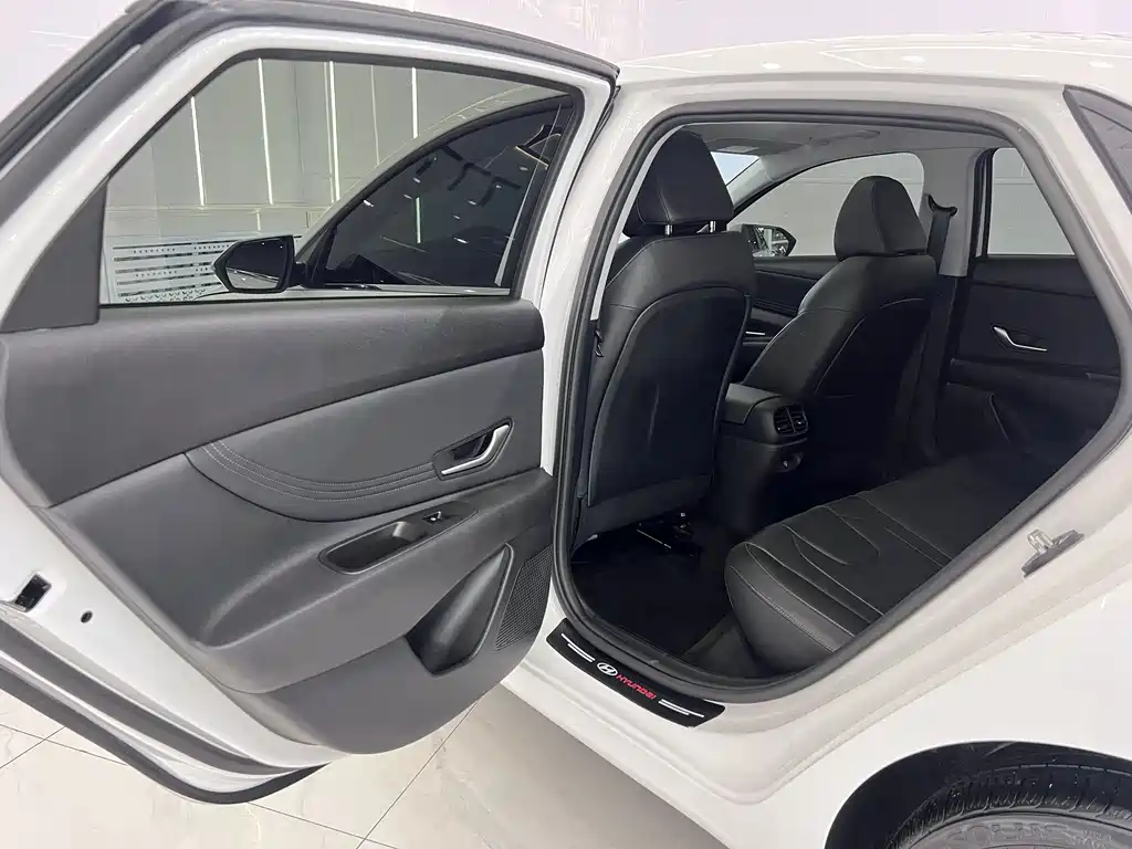 Hyundai Elantra — миниатюра 13