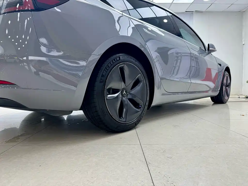 Tesla Model 3 — миниатюра 20