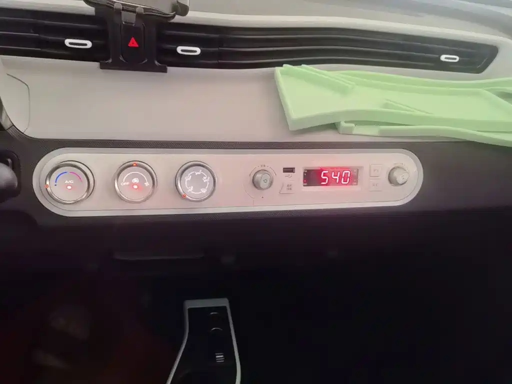 Wuling MINIEV — миниатюра 13
