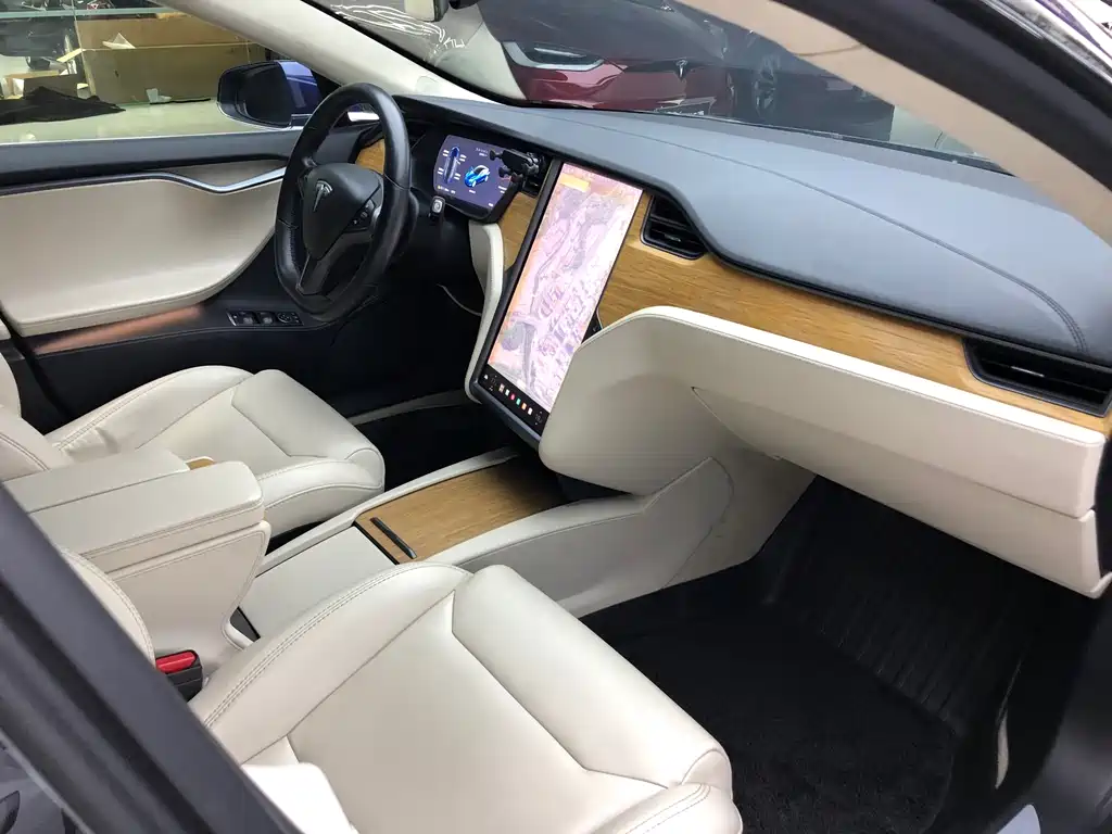 Tesla Model S — миниатюра 9