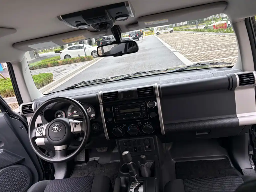 Toyota FJ Cruiser — миниатюра 18