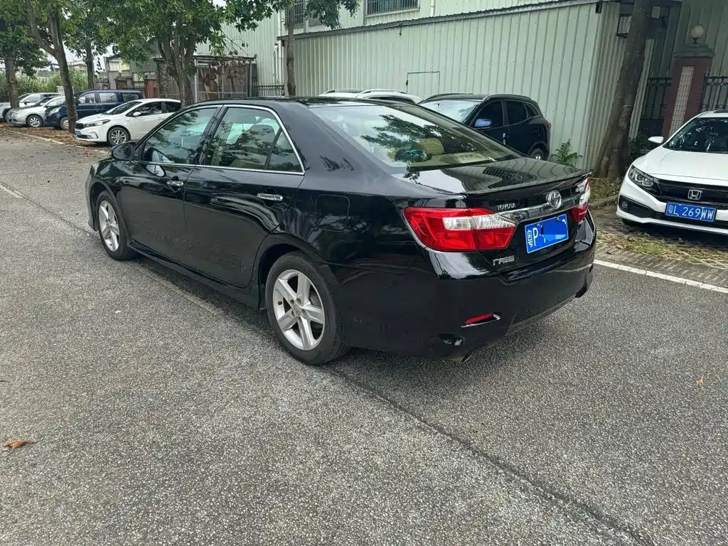 Toyota Camry — миниатюра 10