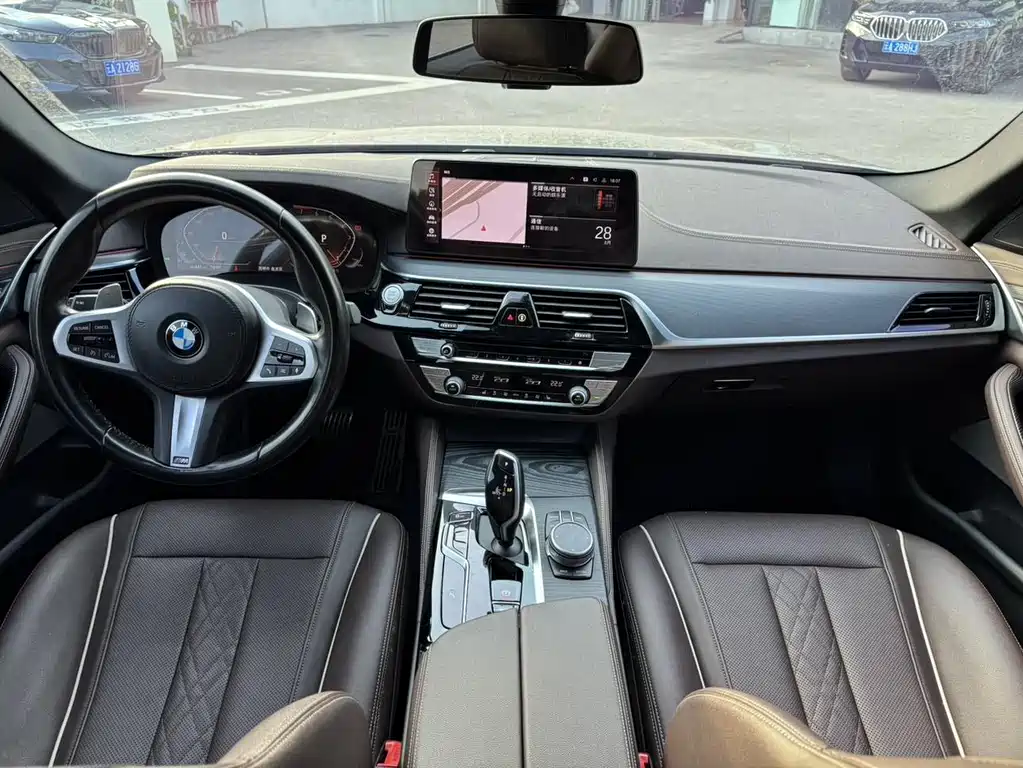 BMW 5 Series — миниатюра 15