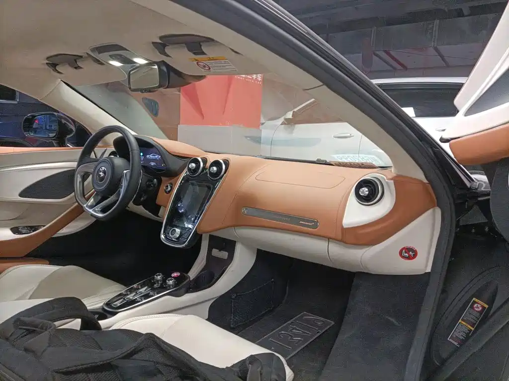 McLaren GT — миниатюра 7