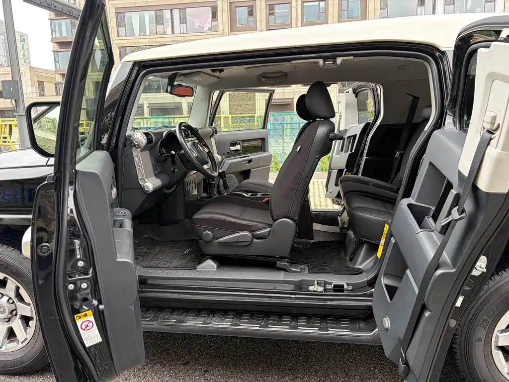 Toyota FJ Cruiser — миниатюра 14
