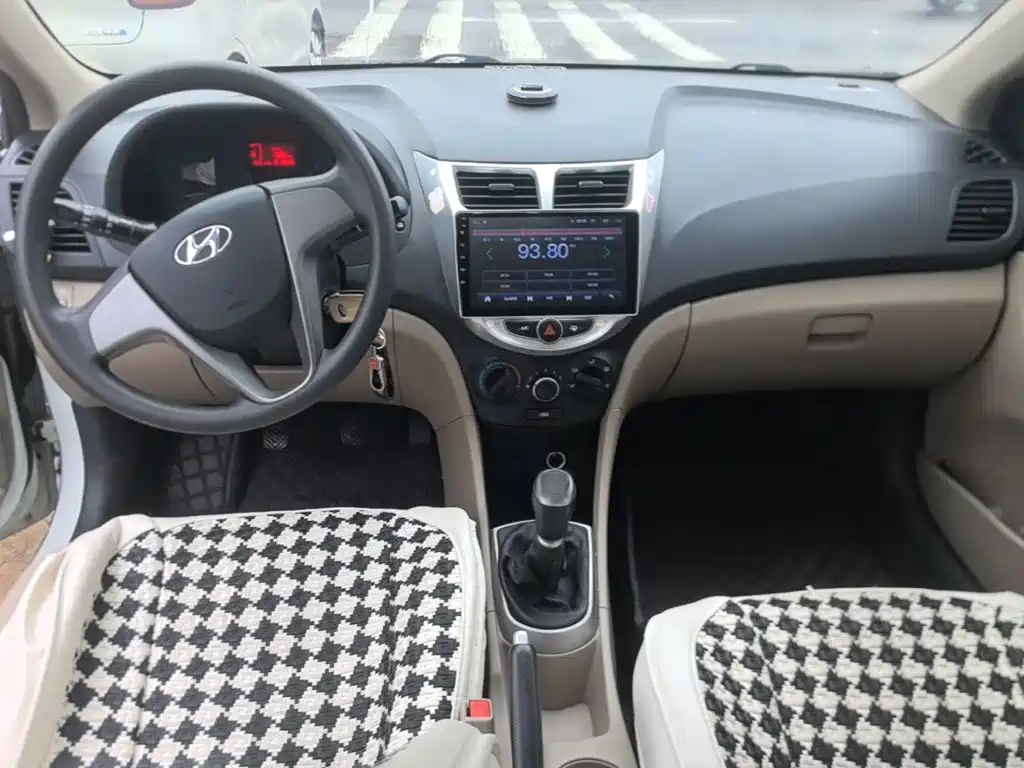 Hyundai Verna — миниатюра 10