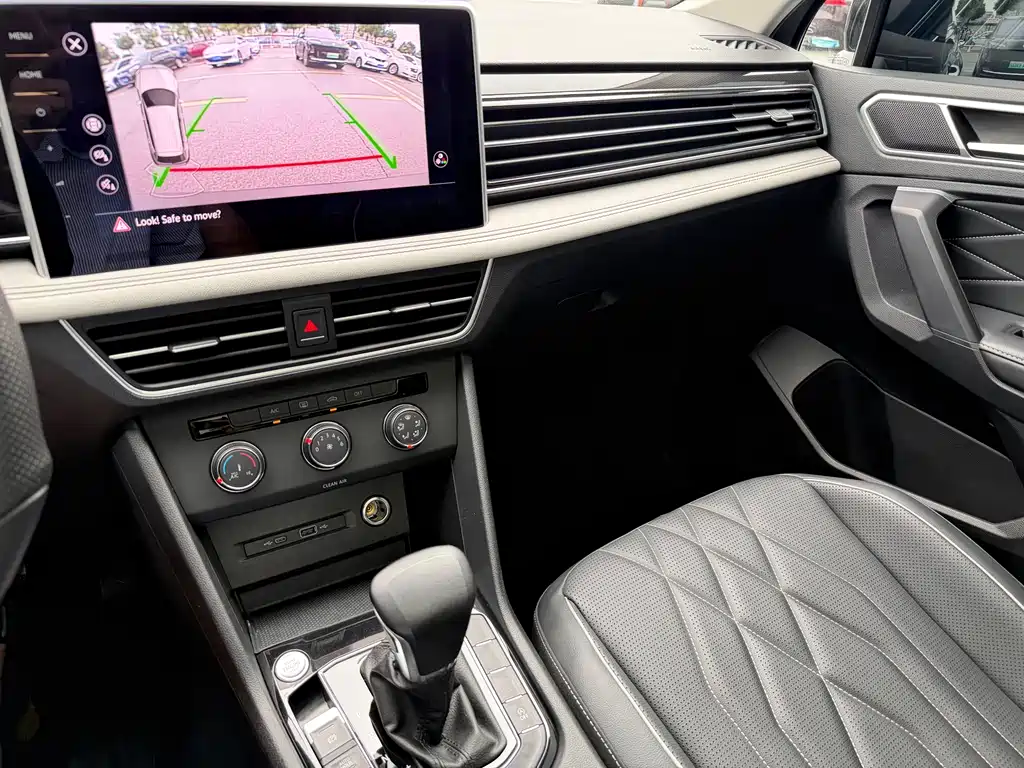 Volkswagen Tiguan L — миниатюра 9