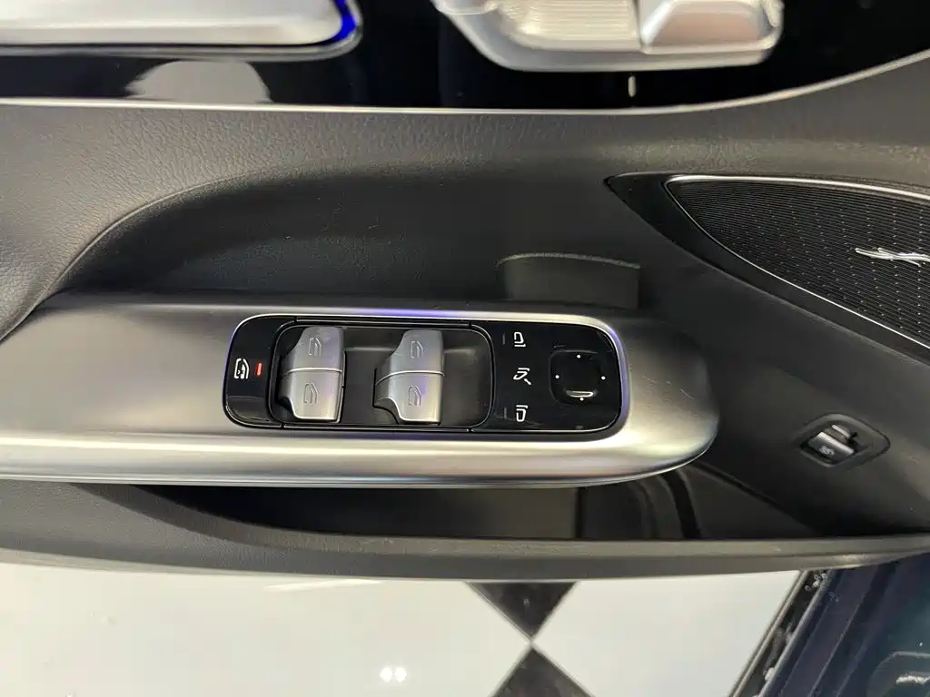 Mercedes-Benz C-Class — миниатюра 21