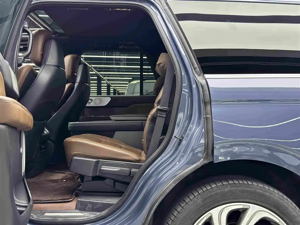 Lincoln Navigator — миниатюра 9