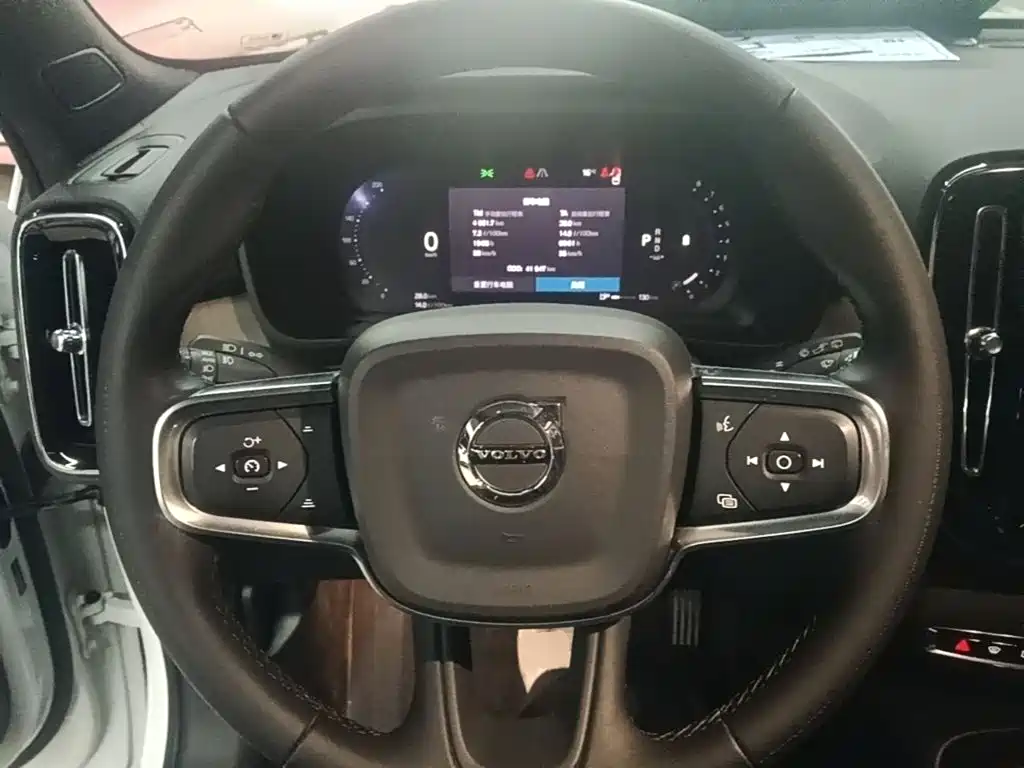 Volvo XC40 — миниатюра 11