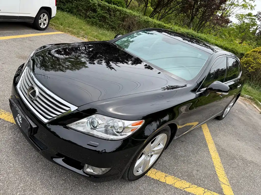 Купить Lexus LS