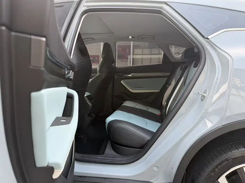 Geely Emgrand S — миниатюра 9