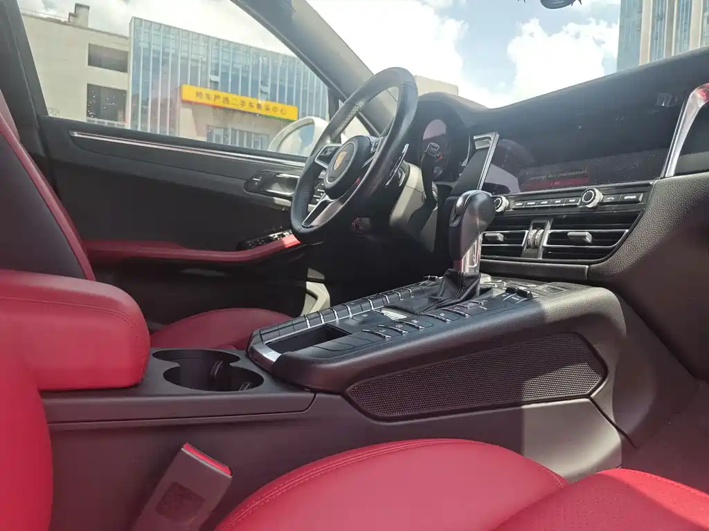 Porsche Macan — миниатюра 13