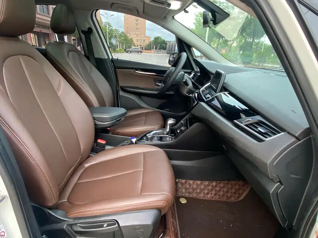 BMW 2 Series Active Tourer — миниатюра 6