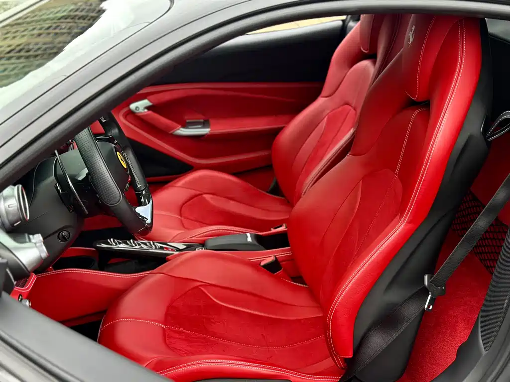 FERRARI  F8