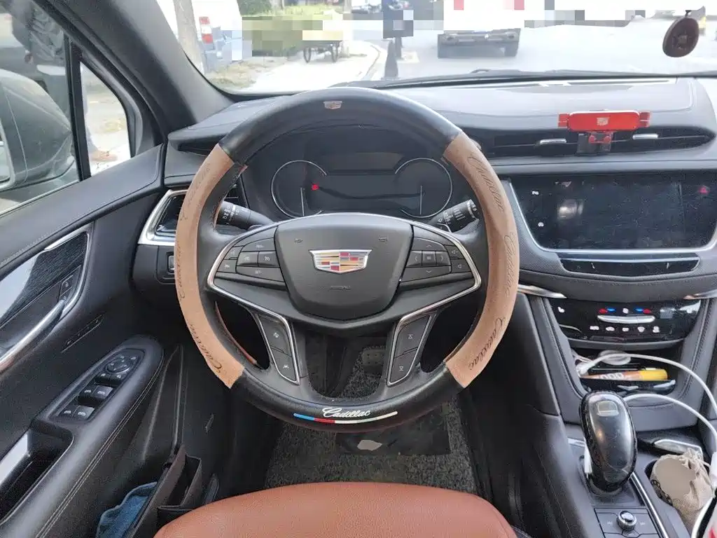 Cadillac XT5 — миниатюра 6