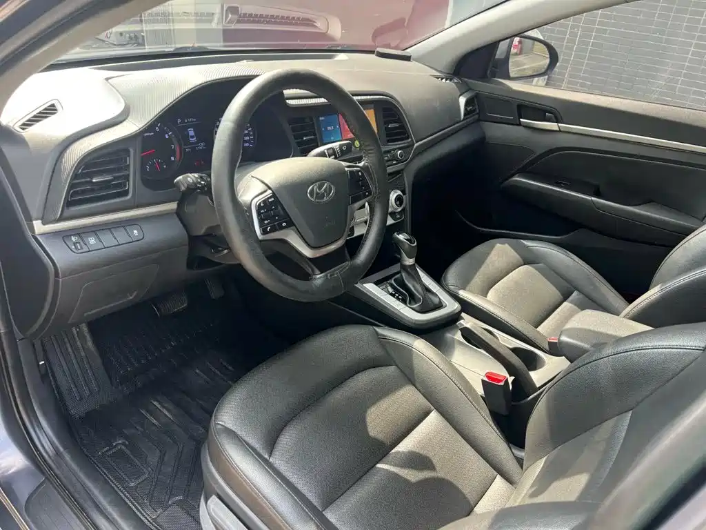 Hyundai Elantra — миниатюра 7