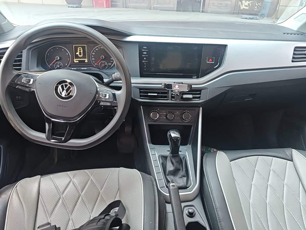 Volkswagen Polo 1.5 л 2021 г. Белый, пробег 26500 км
