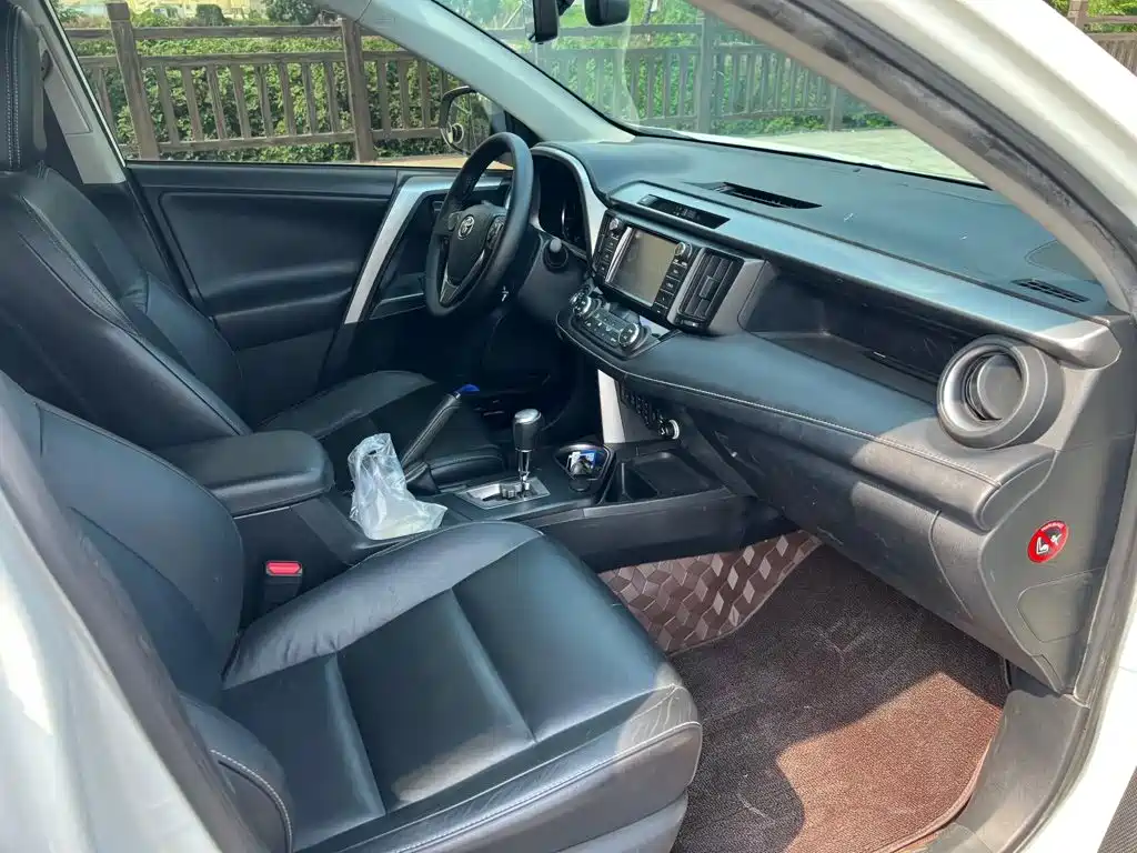 Toyota RAV4 — миниатюра 12