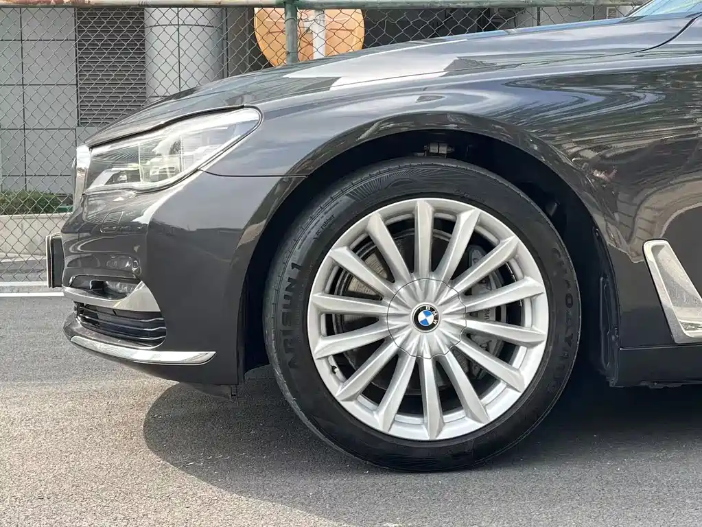 BMW 7 SERIES