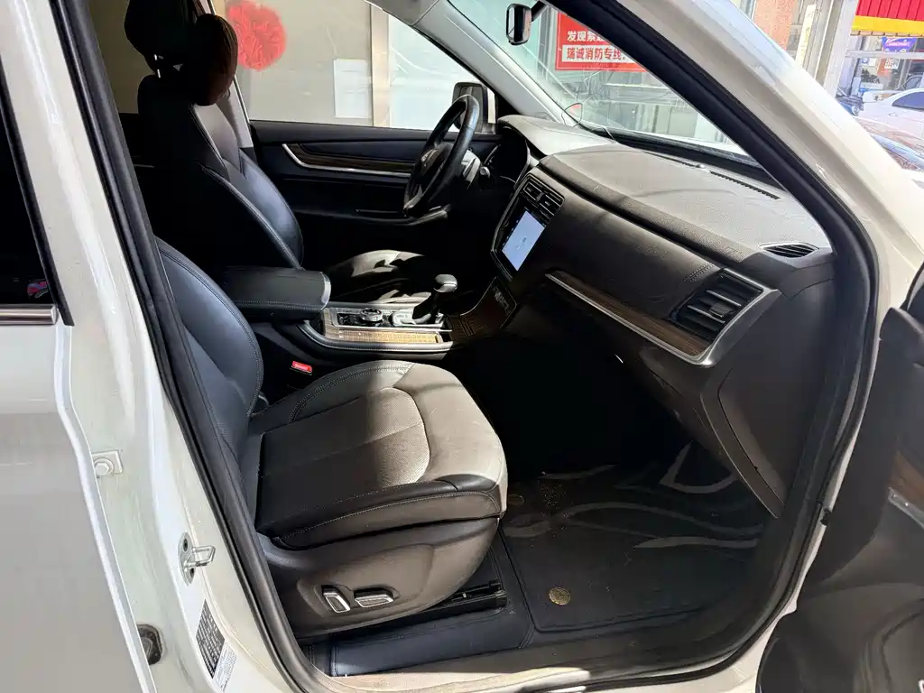 Roewe RX8 — миниатюра 12
