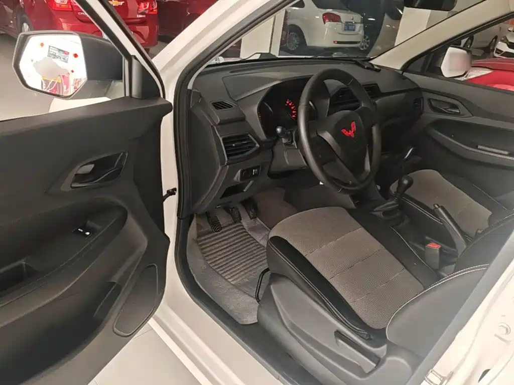 Wuling Hongguang — миниатюра 16