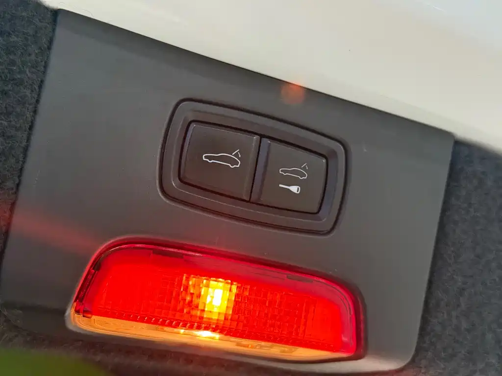 Porsche Cayenne — миниатюра 11