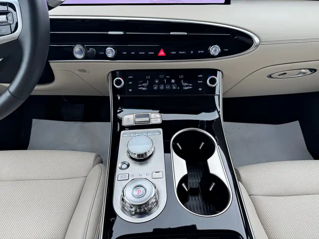 Genesis GV70 — миниатюра 15