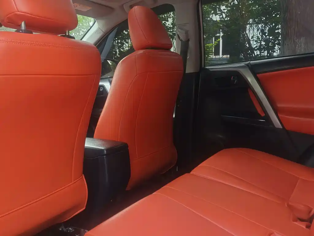 Toyota RAV4 — миниатюра 4