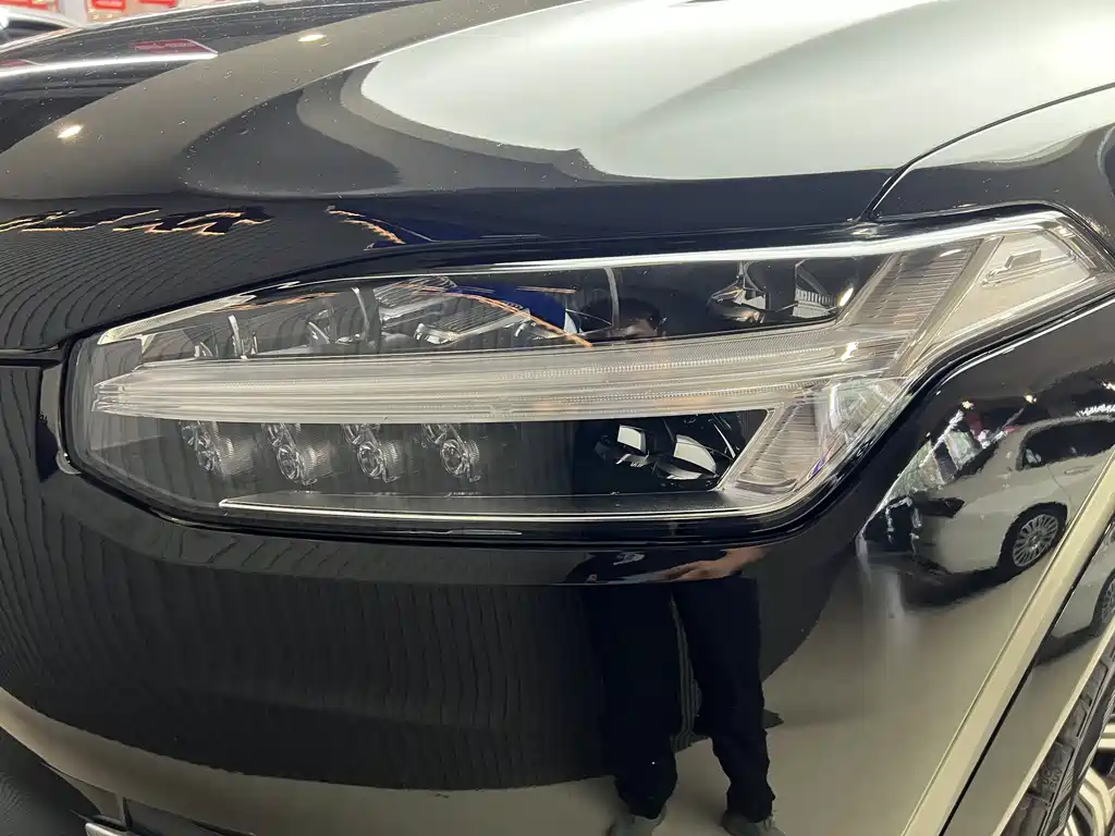 Volvo XC90 — миниатюра 20