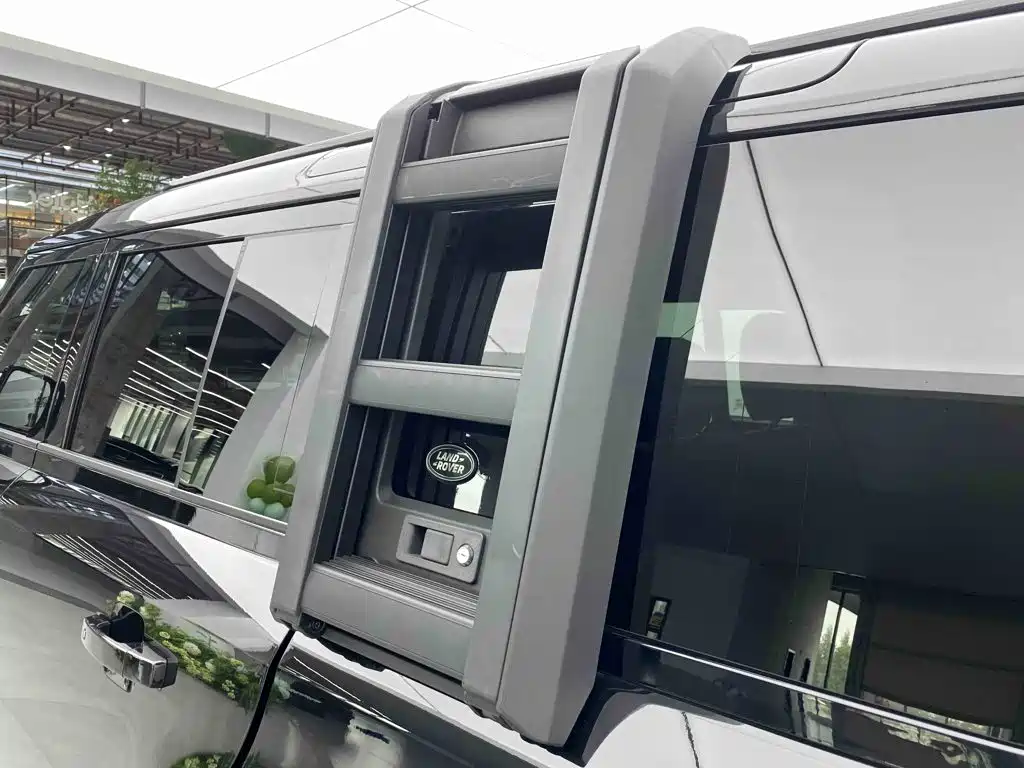 Land Rover Defender — миниатюра 35
