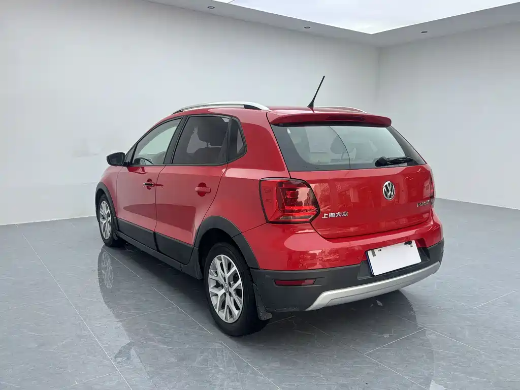 Volkswagen Polo 2014 1.6L Cross Polo AT
