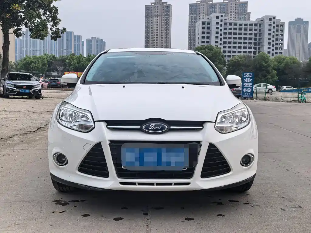 Ford Focus 2012 1.6L AT