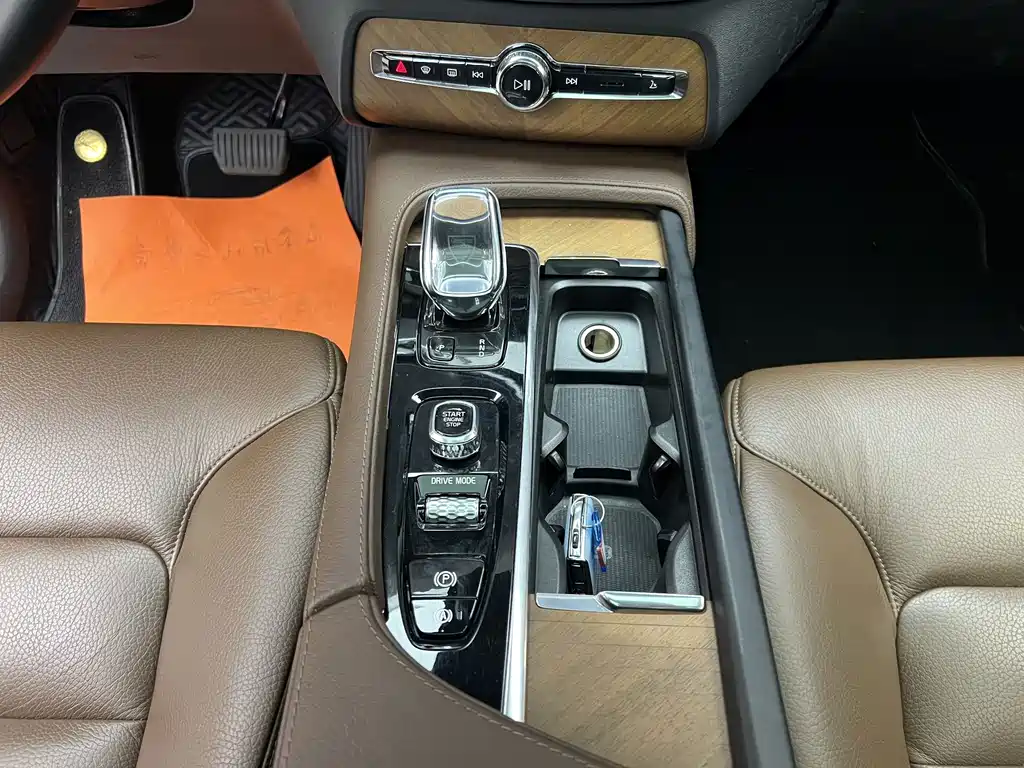 Volvo XC90 — миниатюра 4