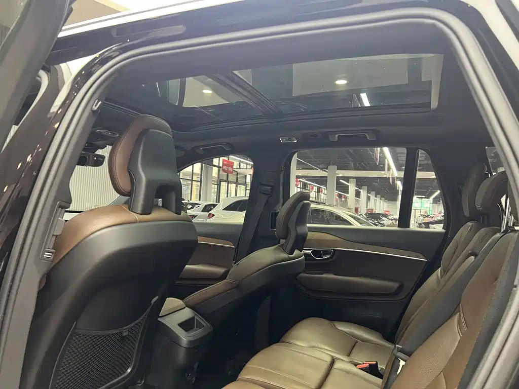 Volvo XC90 — миниатюра 21