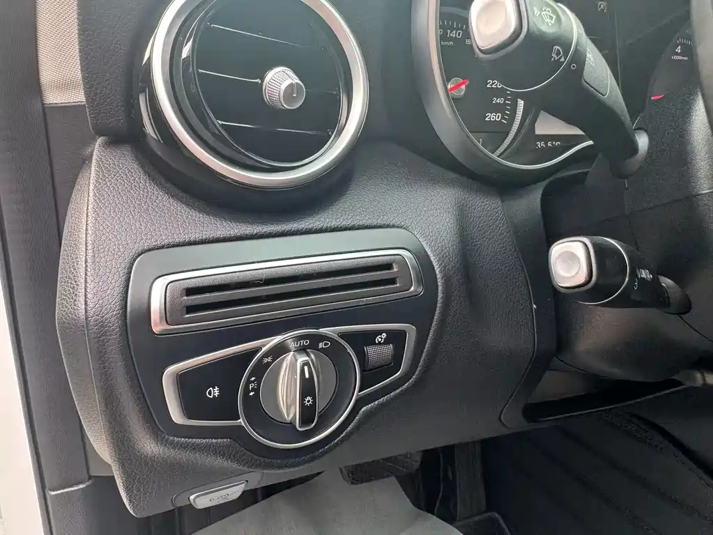 Mercedes-Benz C-Class — миниатюра 9
