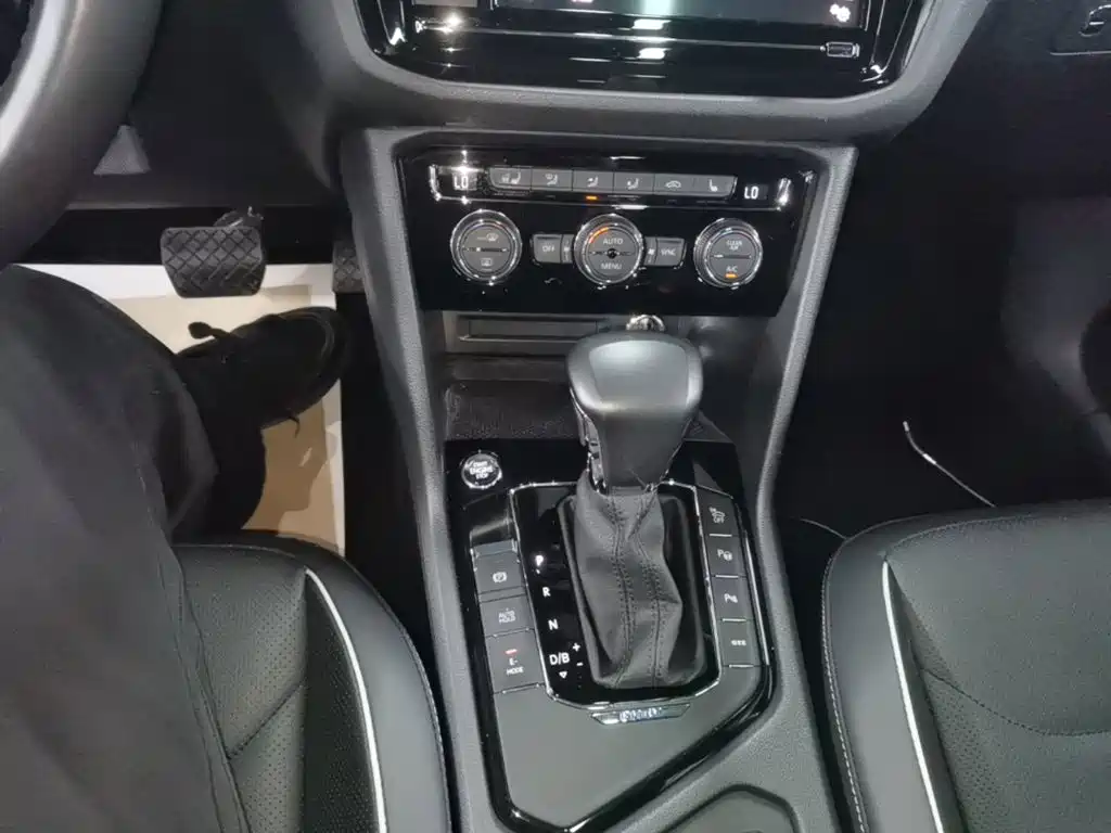 Volkswagen Tiguan L PHEV — миниатюра 14
