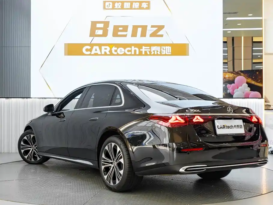 Mercedes-Benz E-Class — миниатюра 6