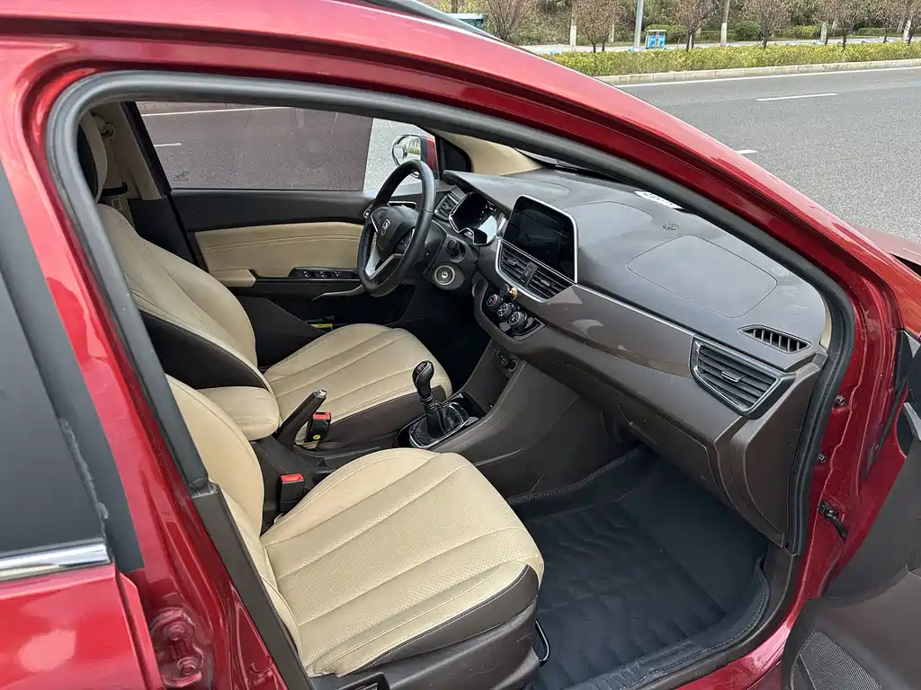 Baojun 310W — миниатюра 13