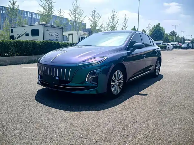 2023 Hongqi E-QM5