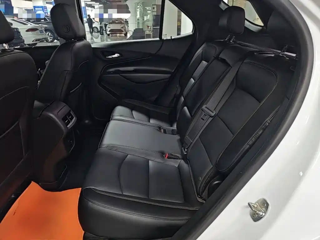 Chevrolet Equinox — миниатюра 17