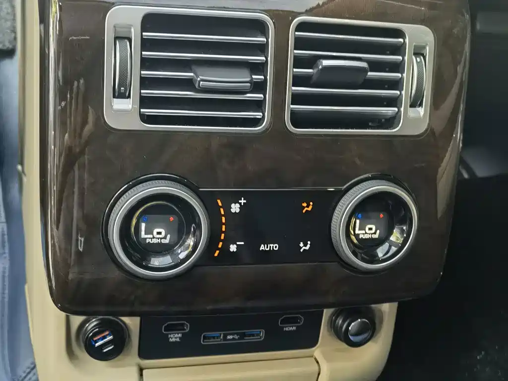 Land Rover Range Rover — миниатюра 10