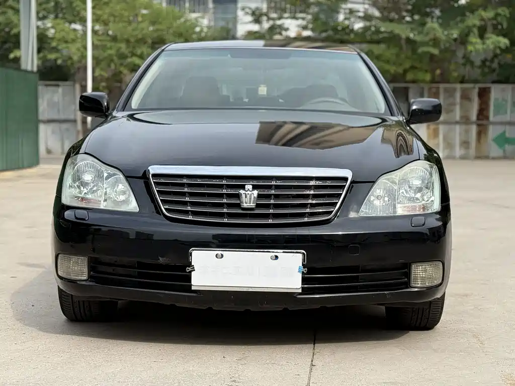 Toyota Crown — миниатюра 2
