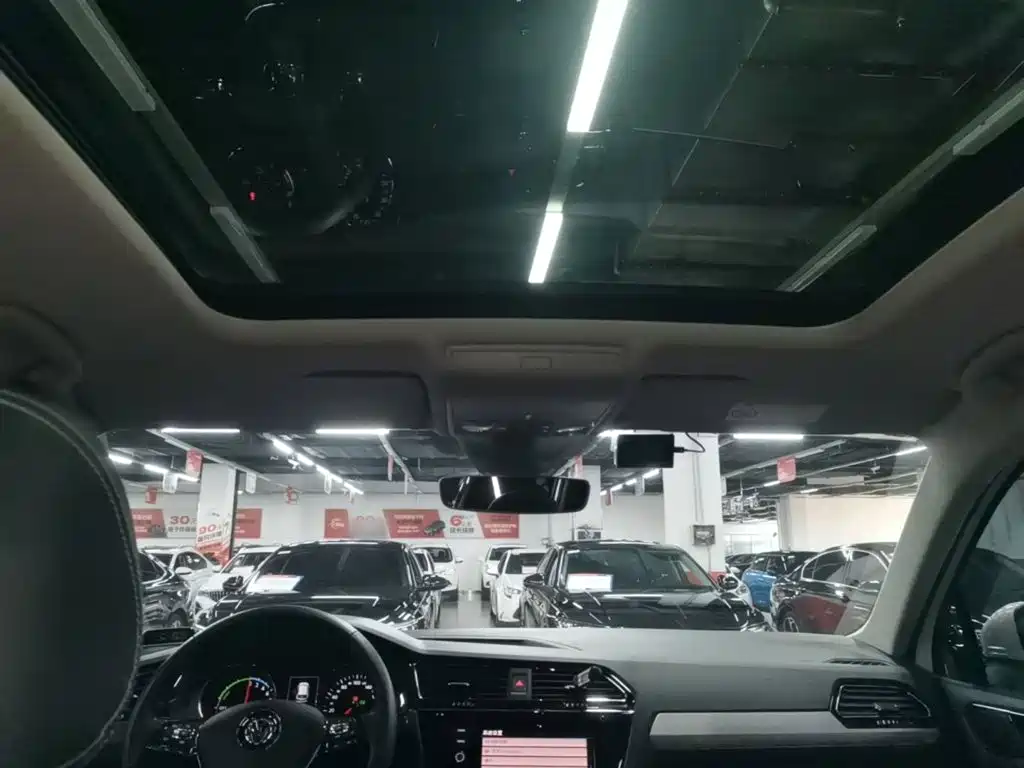 Volkswagen Tiguan L PHEV — миниатюра 18