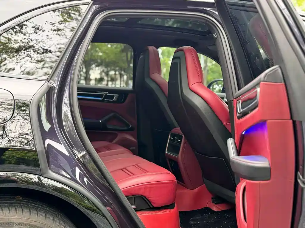 Porsche Cayenne — миниатюра 7