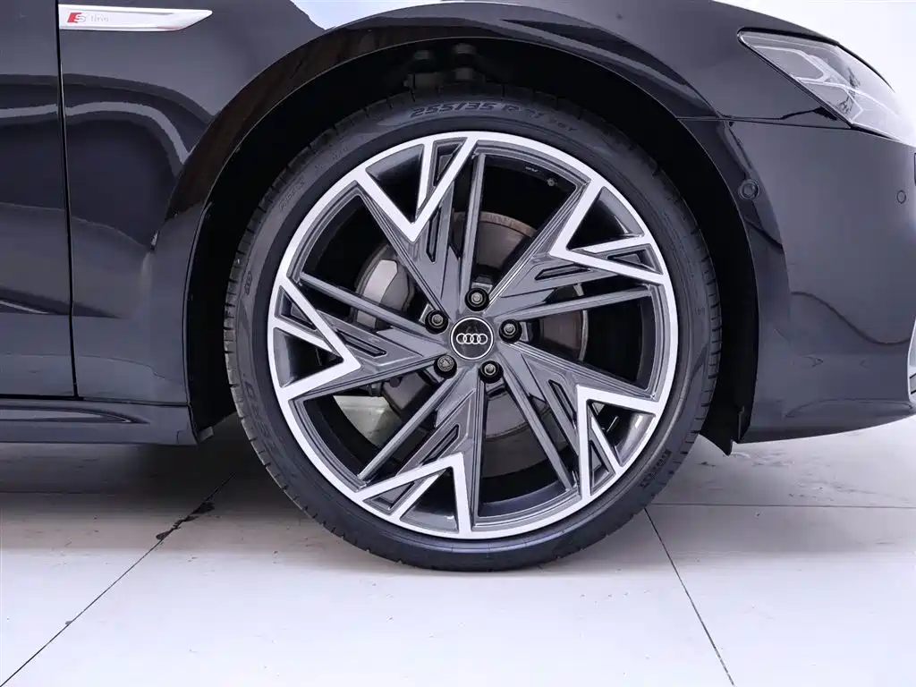 Audi A7L 2023 45 TFSI quattro S-line