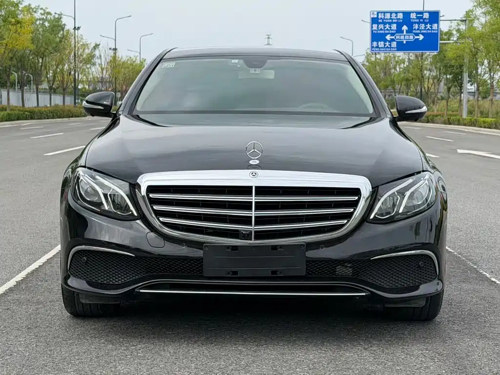 Mercedes-Benz E-Class — миниатюра 2