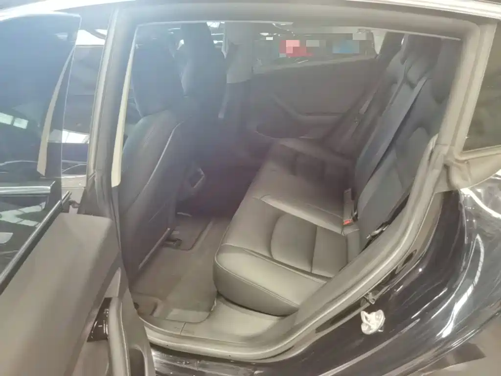 Tesla Model 3 — миниатюра 17