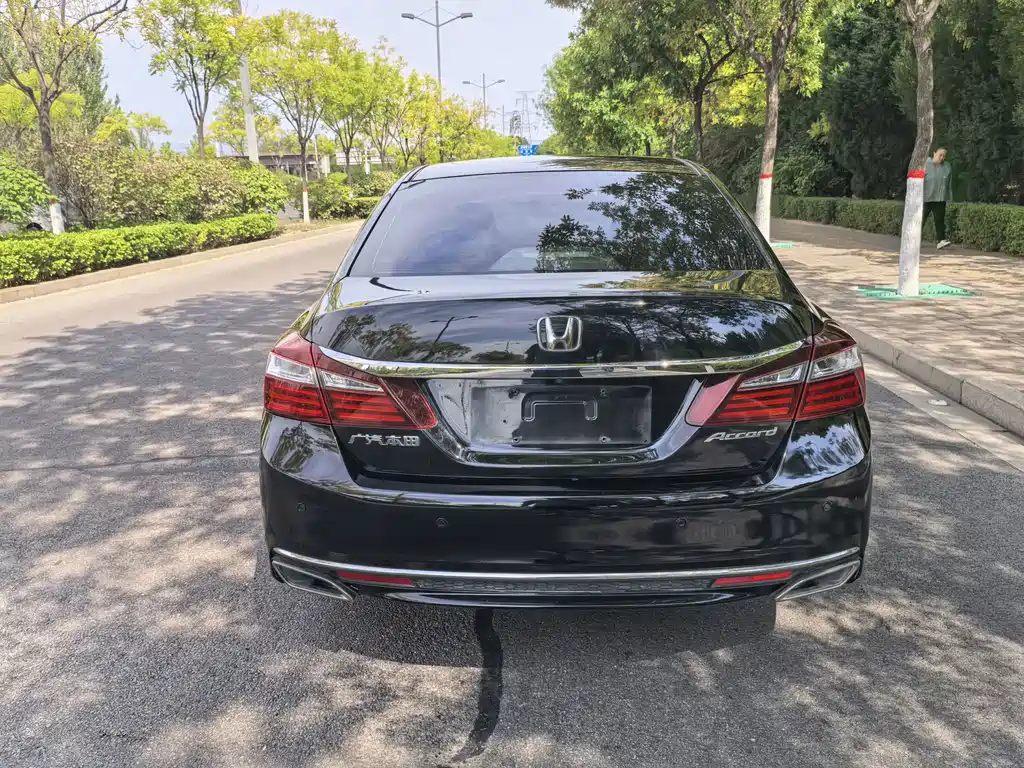 Honda Accord — миниатюра 8