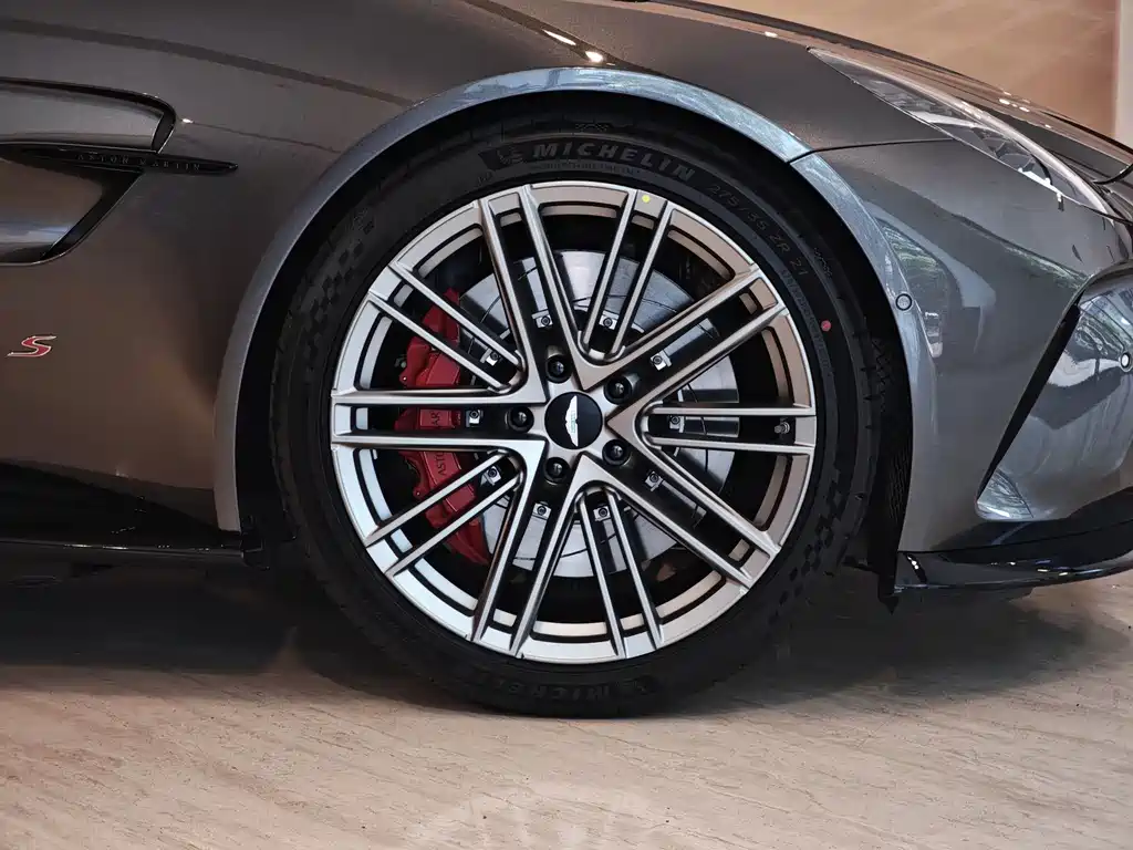 Aston Martin V8 Vantage — миниатюра 5